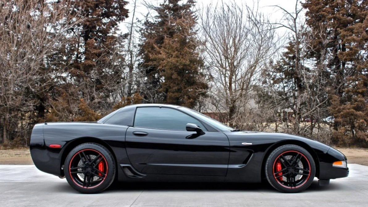 Click to Enlarge-Esc to Close Corvette Generations/C5/C5 2002 Black Z06.webp